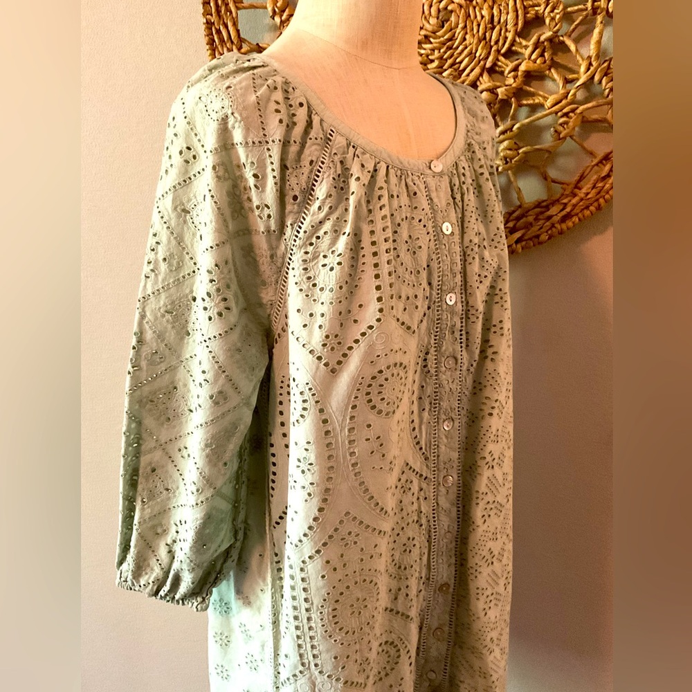 NWOT Faherty Olive Eyelet Organic Cotton Mini Dress. Never worn. Size Medium.